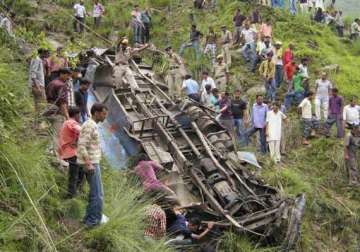 11 dead 48 injured as bus falls into gorge in himachal pradesh