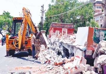 2 500 devotees stay put inside temple in cuttack to protest demolition drive