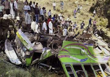 15 killed in bus mishap in rajouri