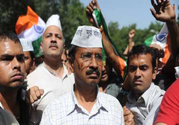 aap activists detained for trying to enter pm s residence