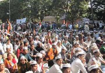 aap candidate satyendra jain held in delhi for inciting mob over rape