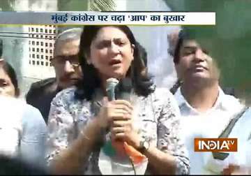 aap effect sanjay nirupam priya dutt lead protesters in mumbai demanding power tariff cut