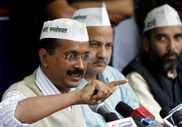 aap loses delhi vote share to congress survey