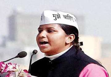 aap minister rakhi birla turns down delhi police request for security