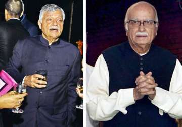 advani demands probe into satish sharma s role in cash for vote scam