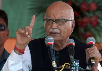 advani expresses concern over sensationalism in media