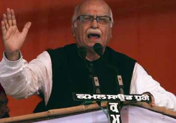 advani faces slogan shouting crowds in amritsar