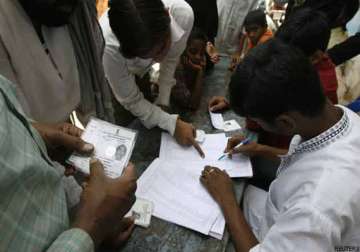 after scrutiny 900 in fray for delhi polls