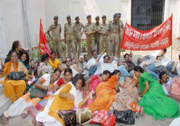 agitation by teachers turns violent in bihar