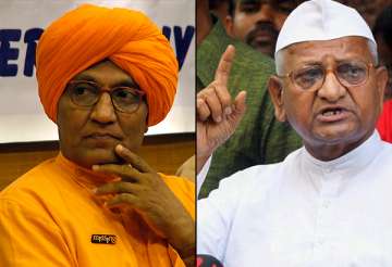 agnivesh attacks hazare says no democracy in team anna