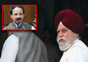 ahluwalia pushed me from behind alleges alvi