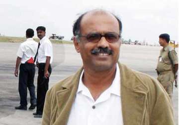 air deccan founder capt. g r gopinath asks kejriwal not to work in haste