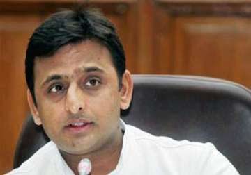 akhilesh yadav shunts out dgp over law and order