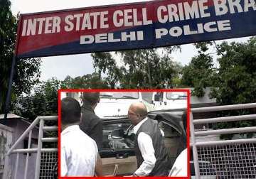 delhi police grills amar singh for three and a half hours