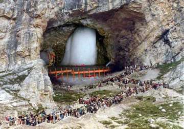 amarnath yatra 2.44 lakh pilgrims pay obeisance