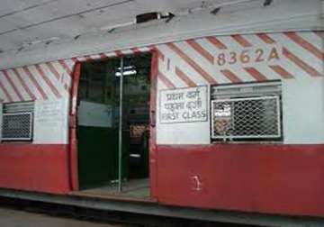 american girl robbed stabbed inside churchgate borivali train in mumbai