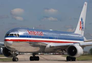 american airlines plane makes emergency landing in delhi