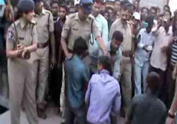 andhra policemen thrash murder suspects in public