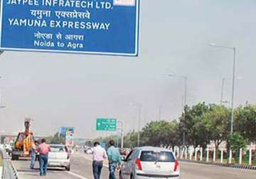 angry farmers take on police at yamuna expressway