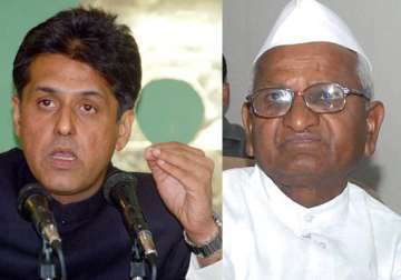 anna hazare forgives manish tewari but lawyer sends notice