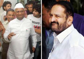 anna hazare shares jail with kalmadi kejrewal with raja