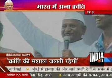 anna hazare sits on fast at ramlila maidan will not leave unless jan lokpal bill is passed