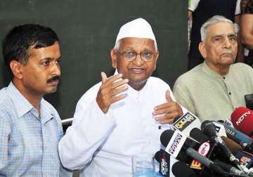 anna hazare to restructure his team