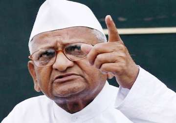 anna puts off anti cong yatra will wait till winter session