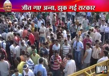 anna supporters gather outside tihar jail