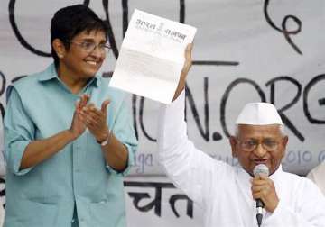 anna team rejects lokpal bill cleared by union cabinet