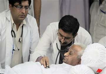 anna s kidney affected says kiran bedi kejriwal denies
