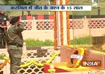 army chief pays tribute to kargil war martyrs