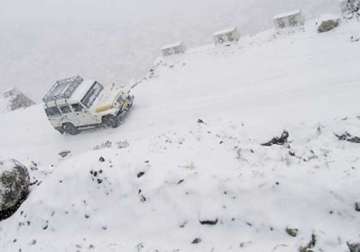 army jawans rescue 584 tourists stranded in sikkim s nathula snow