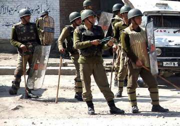army police hunt for terrorists in kashmir