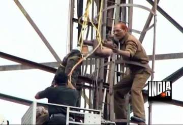 armyman k muthu rescued by firemen from delhi cellphone tower unconscious after 96 hours
