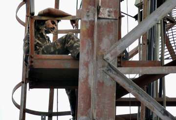 armyman still atop mobile tower