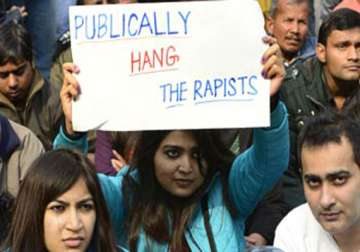 artists protest against rapes in delhi oppose death penalty