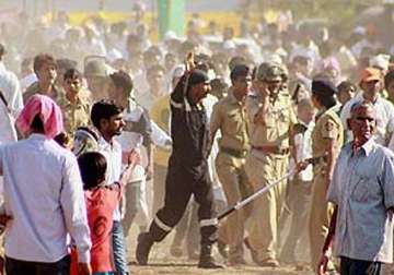 asaram s supporters attack media in jodhpur six held ashram devotees evicted