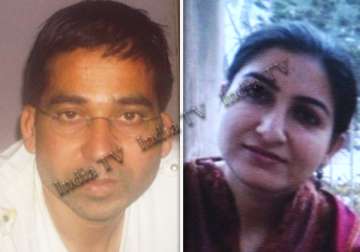 mod official kumar yashkar killed wife then set himself on fire says police