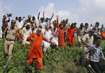 flashpoint ayodhya 1 700 sadhus vhp activists arrested yatra foiled vhp announces national stir