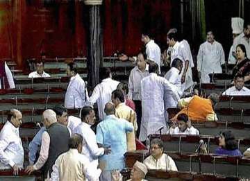 bjp walkout in ls over shunglu report on cwg irregularities