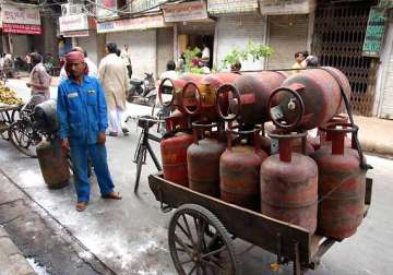 bpl cardholders in delhi to get 12 subsidised cylinders
