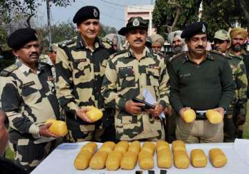 bsf recovers heroin worth rs 135 crore near indo pak border