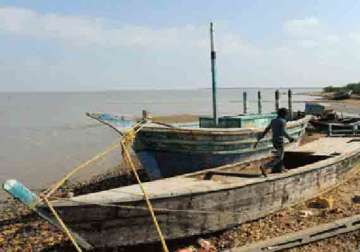 bsf seizes five pakistani fishing boats in indian waters