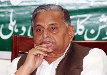 bsp congress have a secret pact says mulayam