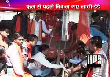 bajrang dal warns action aginst valentine couples in mp
