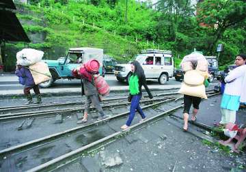 bandh relaxed for two days in darjeeling hills