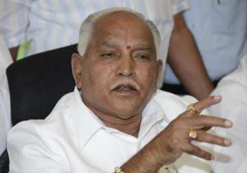 bangalore police issue notice to yeddyurappa to end dharna