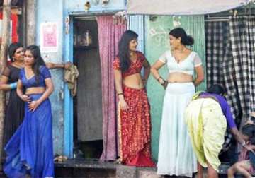 bengal sex workers learn to identify fake currency