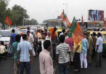 bharat bandh turns violent buses set on fire in karnataka